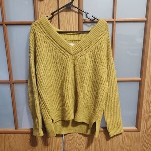 Lucky Brand V-Neck Sweater in A Gold Color Size Medium